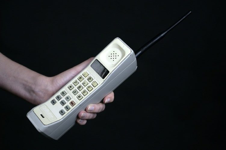 This is how much all the stuff on your smartphone cost 30 years ago