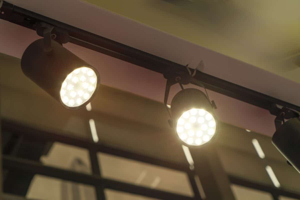 Normal Light vs LED Light: Which Is the Better Option?