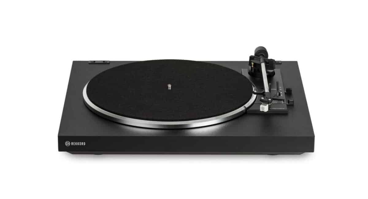 Rekkord F100 turntable