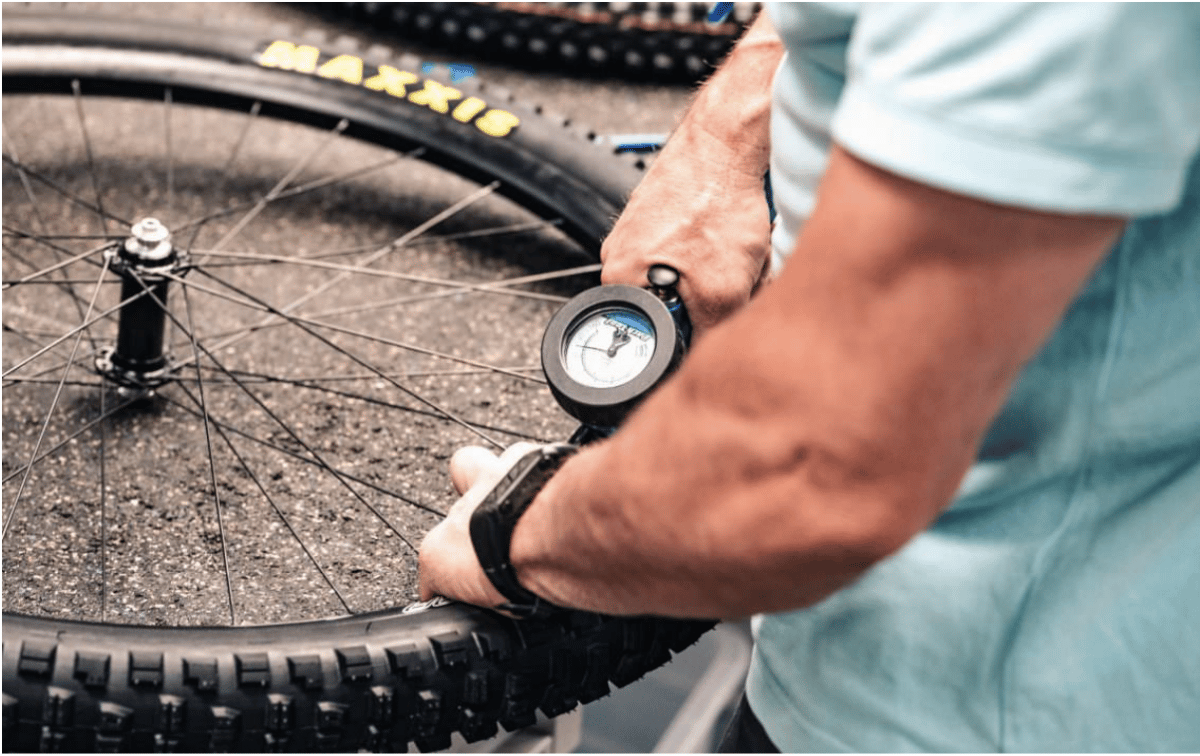 mounting tubeless tires