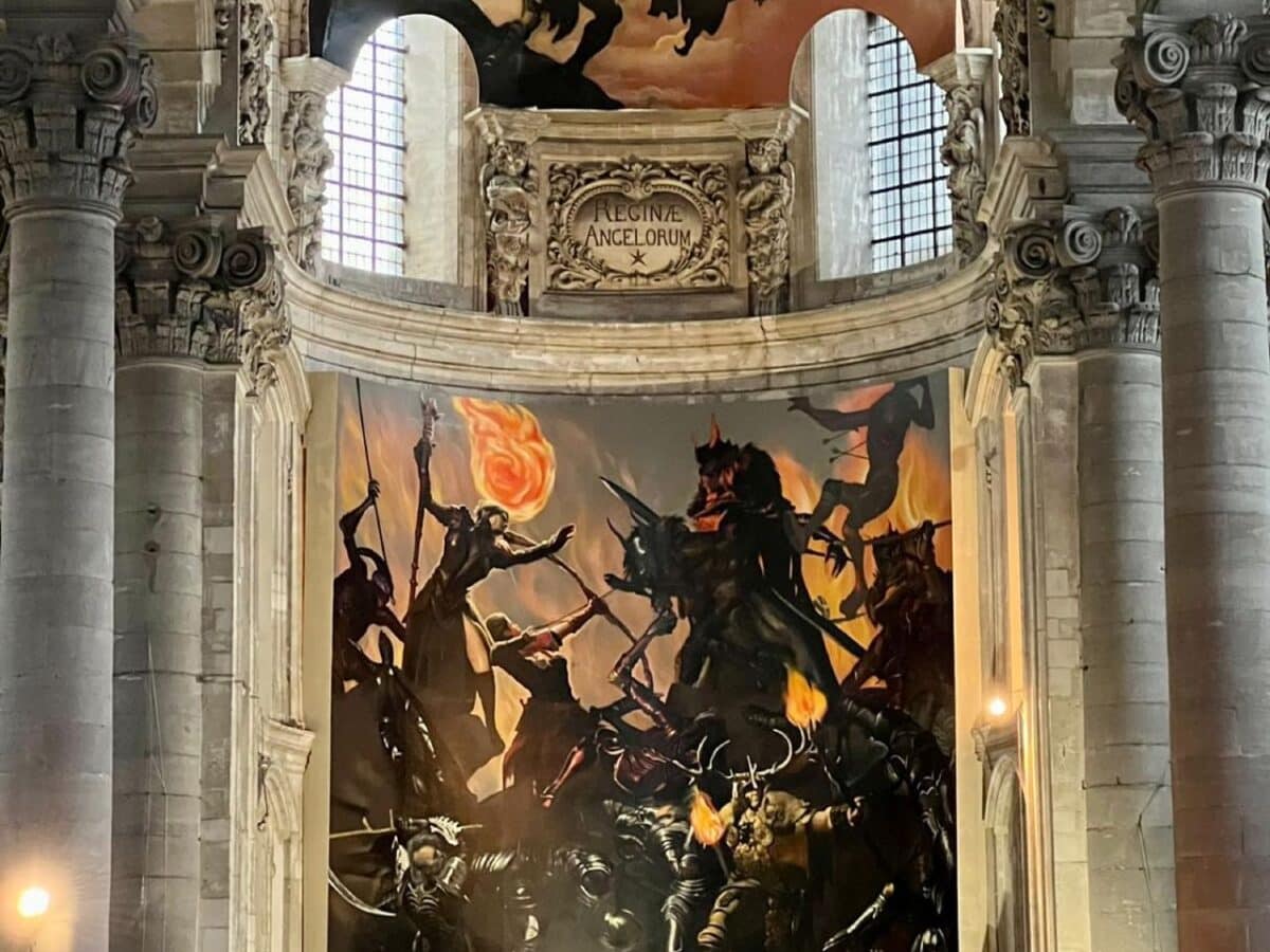 Blizzard painted a French chapel with Diablo motifs for a Diablo IV trailer