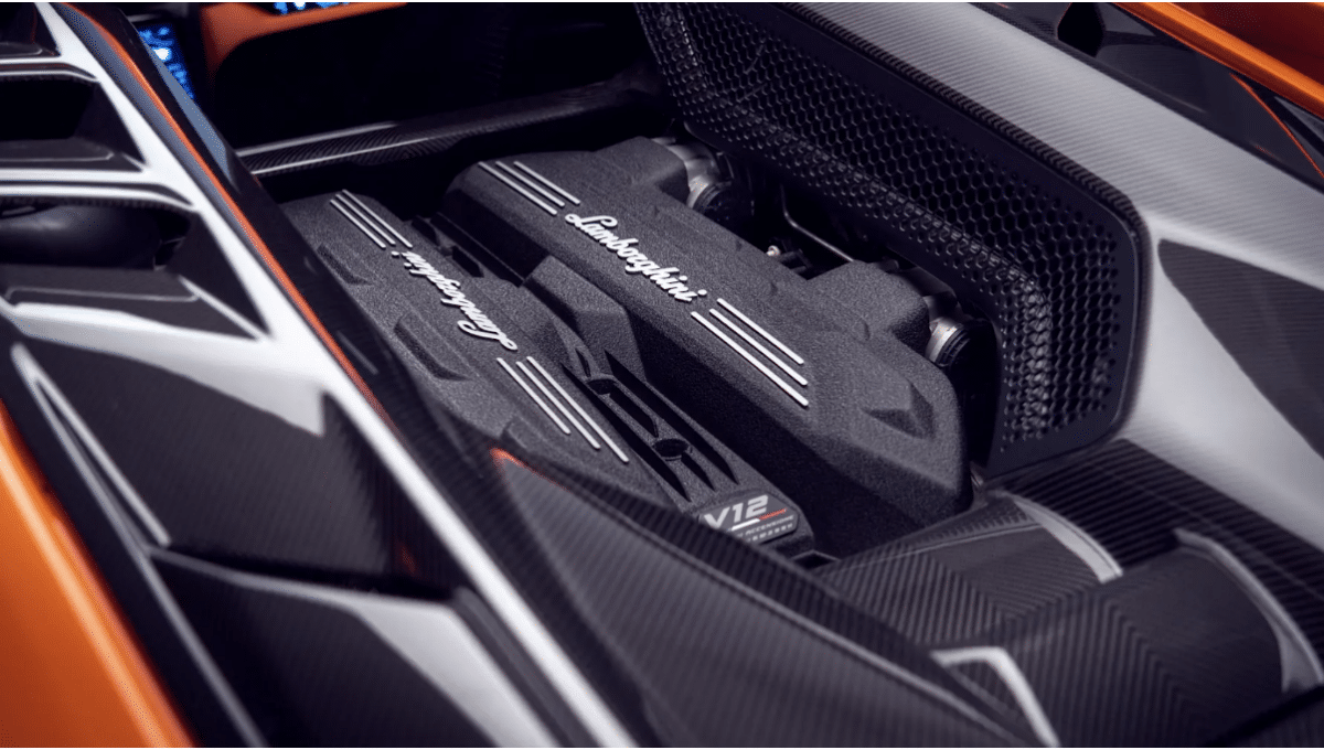 Lamborghini Revuelto engine
