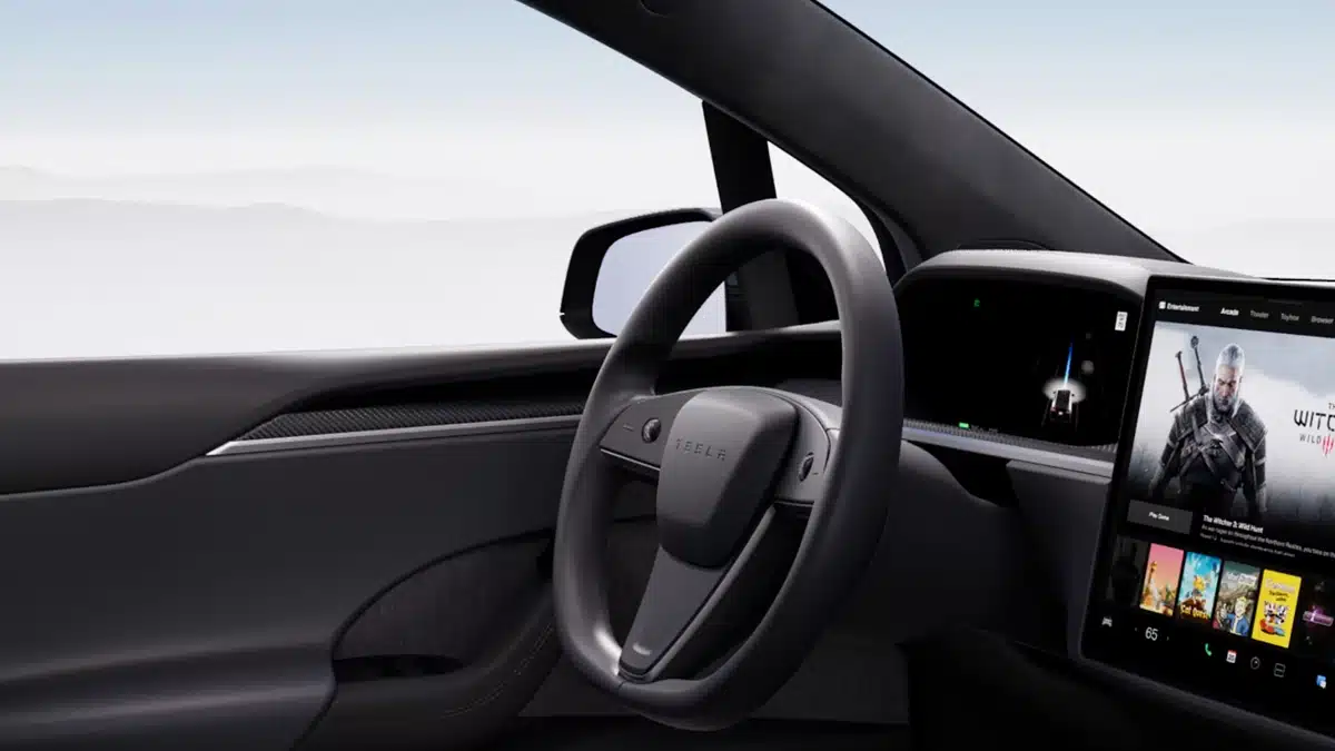 Tesla round steering wheel