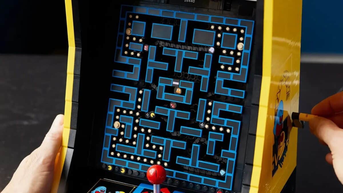 Lego arcade game Pac-Man