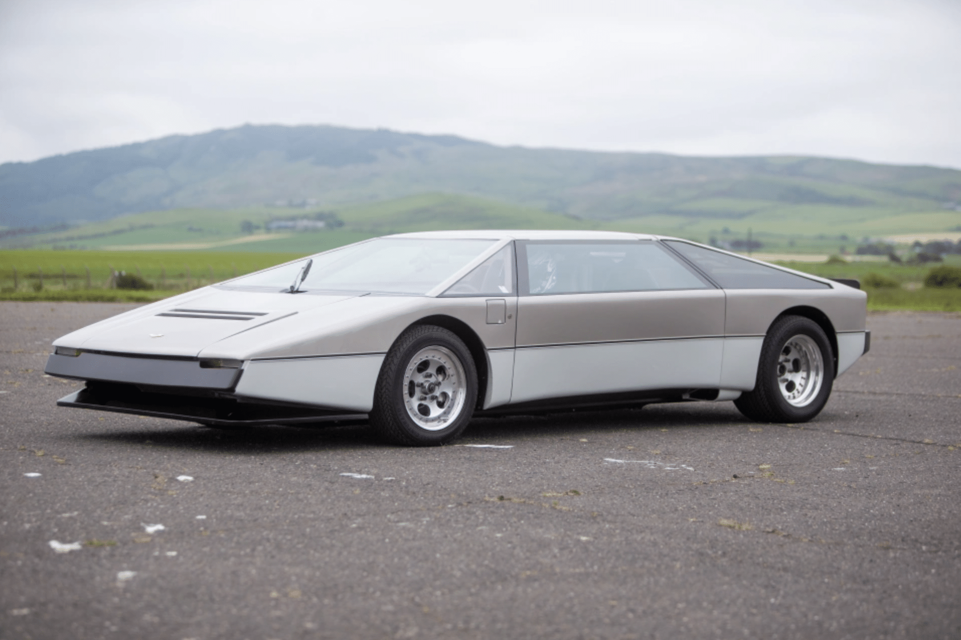 Aston Martin Bulldog finally surpasses 200 mph Gadget Advisor