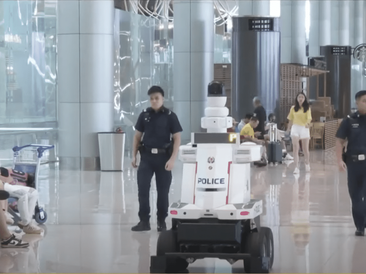 Robocops begin working at an airport in Singapore