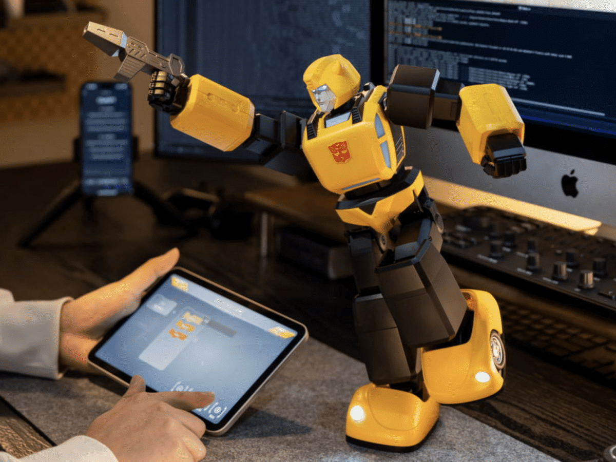Robosen releases a new Transformers robot