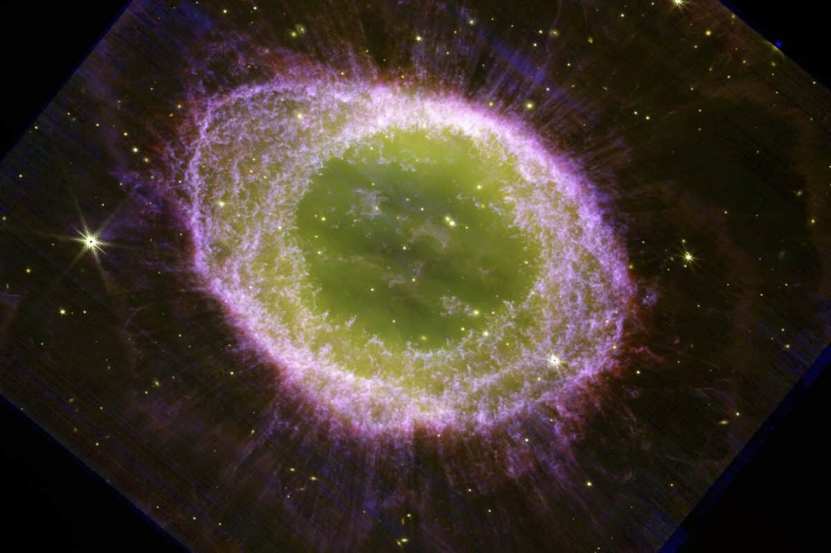 James Webb photographs the Ring Nebula