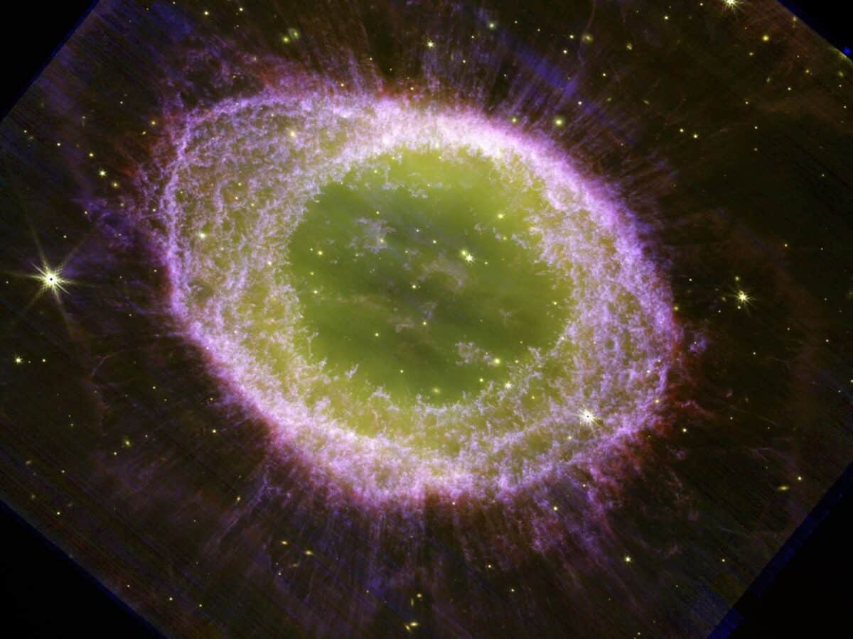 James Webb photographs the Ring Nebula