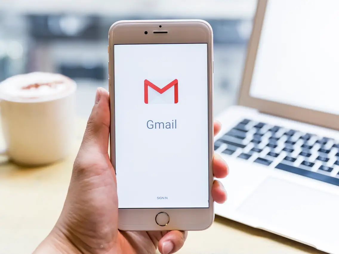 The Gmail app can now translate emails