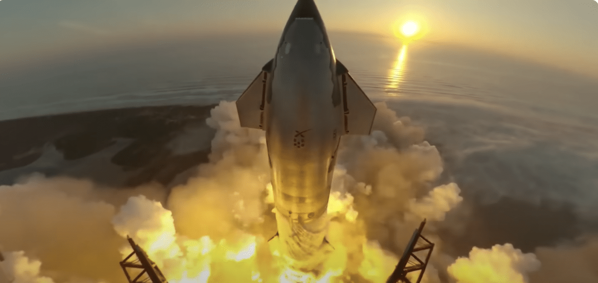 SpaceX Starship liftoff